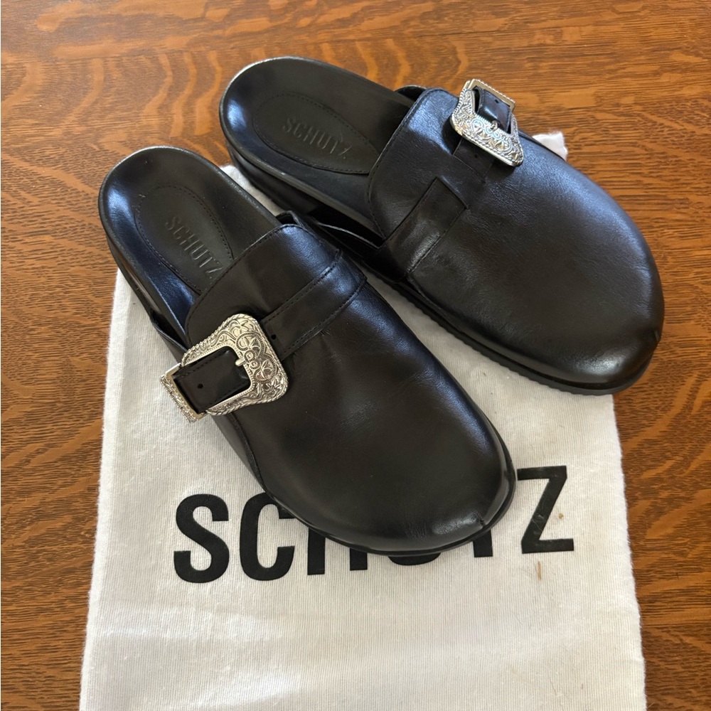 Brand New SCHUTZ  black leather slip on sandal. Women’s sz 8. never worn.